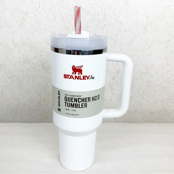 Stanley Limited Edition Holiday Mistletoe Twist Quencher 40 Oz White Peppermint - Picture 7 of 10